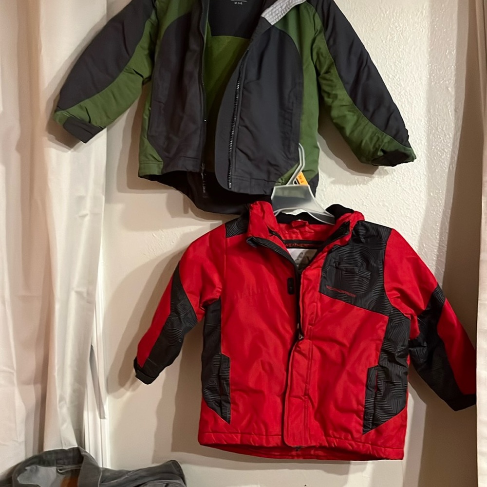 2 toddler jackets / coats the green one is 5-6 and the red one is 4T